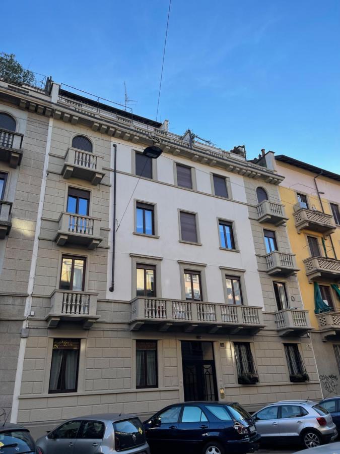 Lacaralele1 Milán Exterior foto